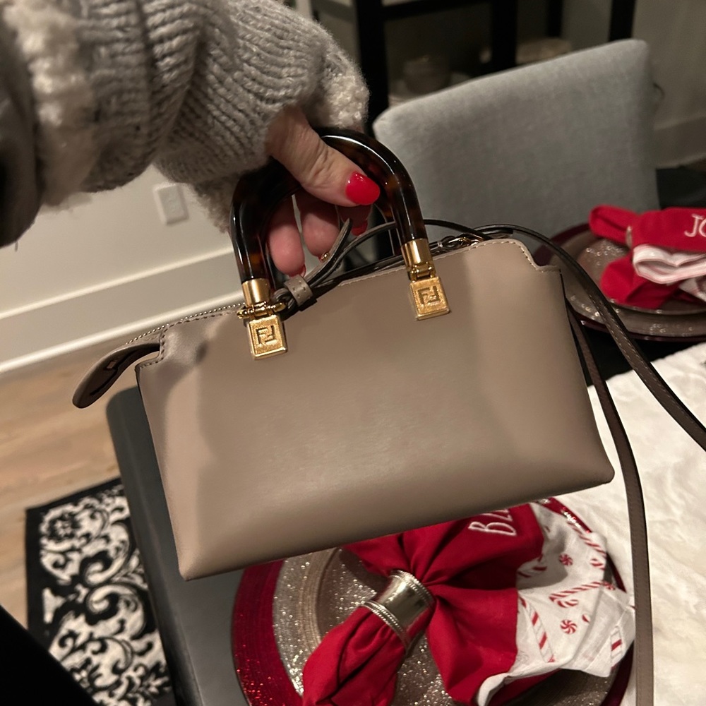 By The Way Mini
Small Boston bag in dove gray leather - Picture 2 of 4